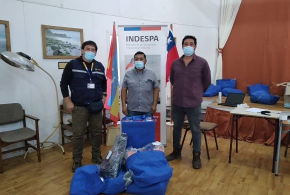 Municipalidad de Queilen entregó ropa de trabajo a recolectores de orilla de la comuna Municipalidad de Queilen entregó ropa de trabajo a recolectores de orilla de la comuna
