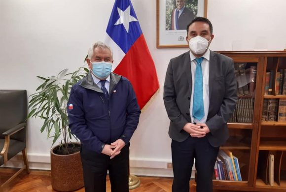 Alcalde de Queilen se reunió en Santiago con el Ministro de Salud