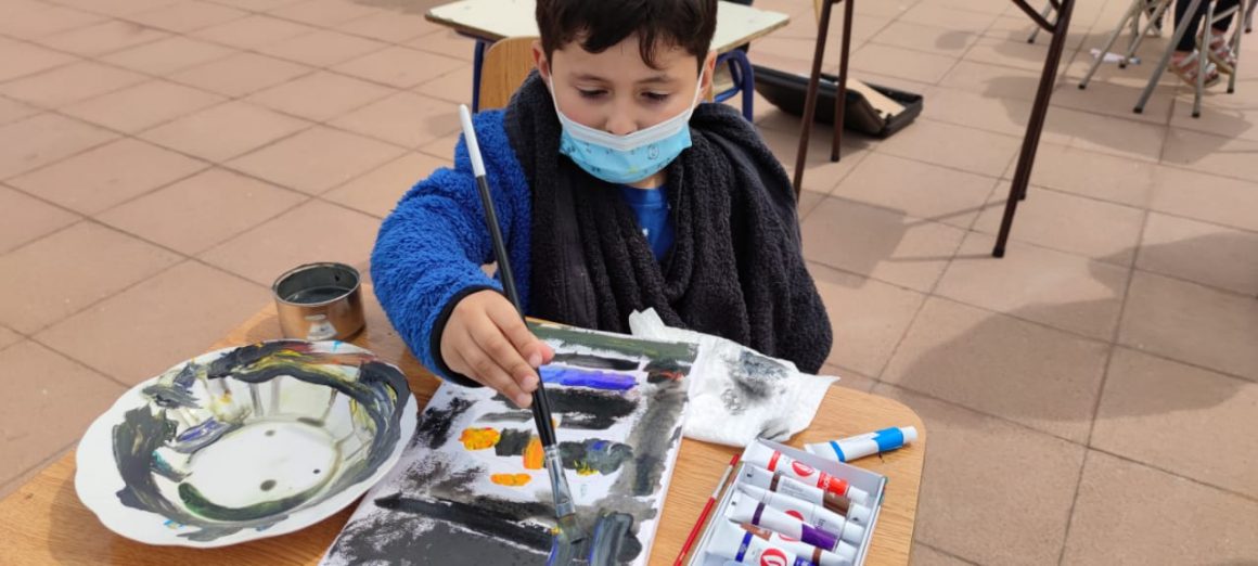 Inició primer taller de pintura para niños en Queilen