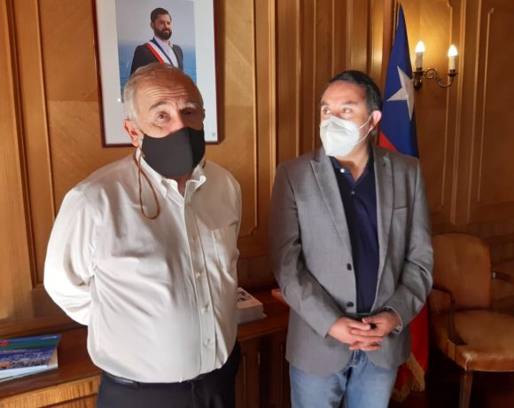 Ministro de Vivienda Carlos Montes recibió al Alcalde de Queilen Marcos Vargas